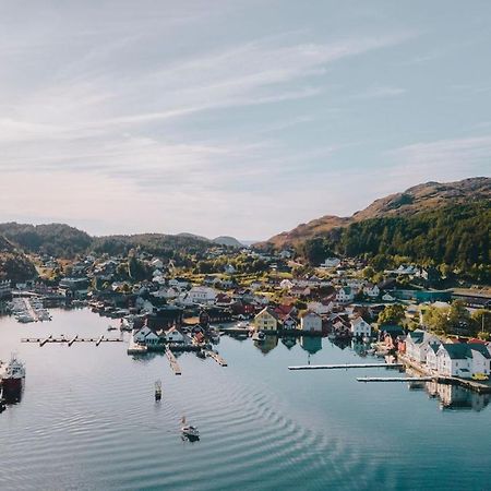 Knutholmen Hotell Kalvåg Exteriör bild