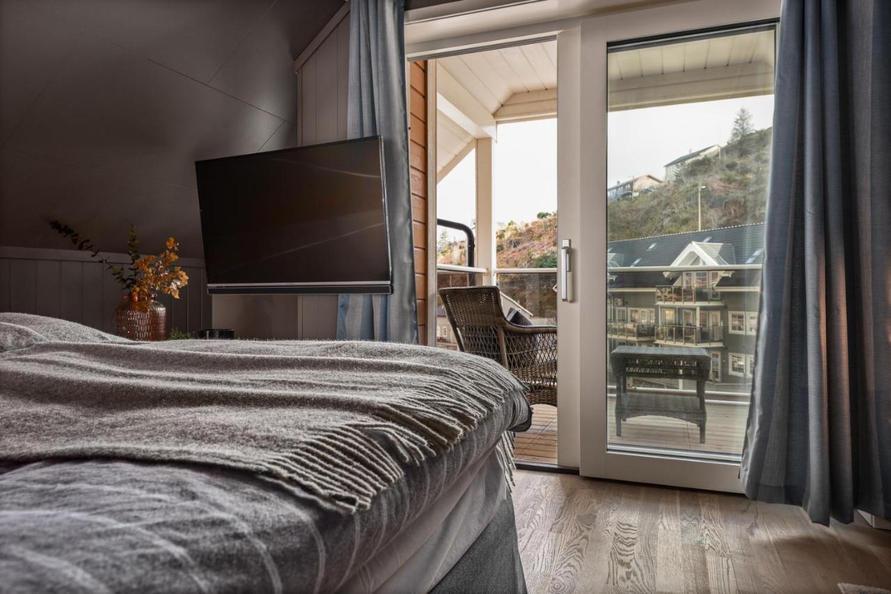 Knutholmen Hotell Kalvåg Exteriör bild