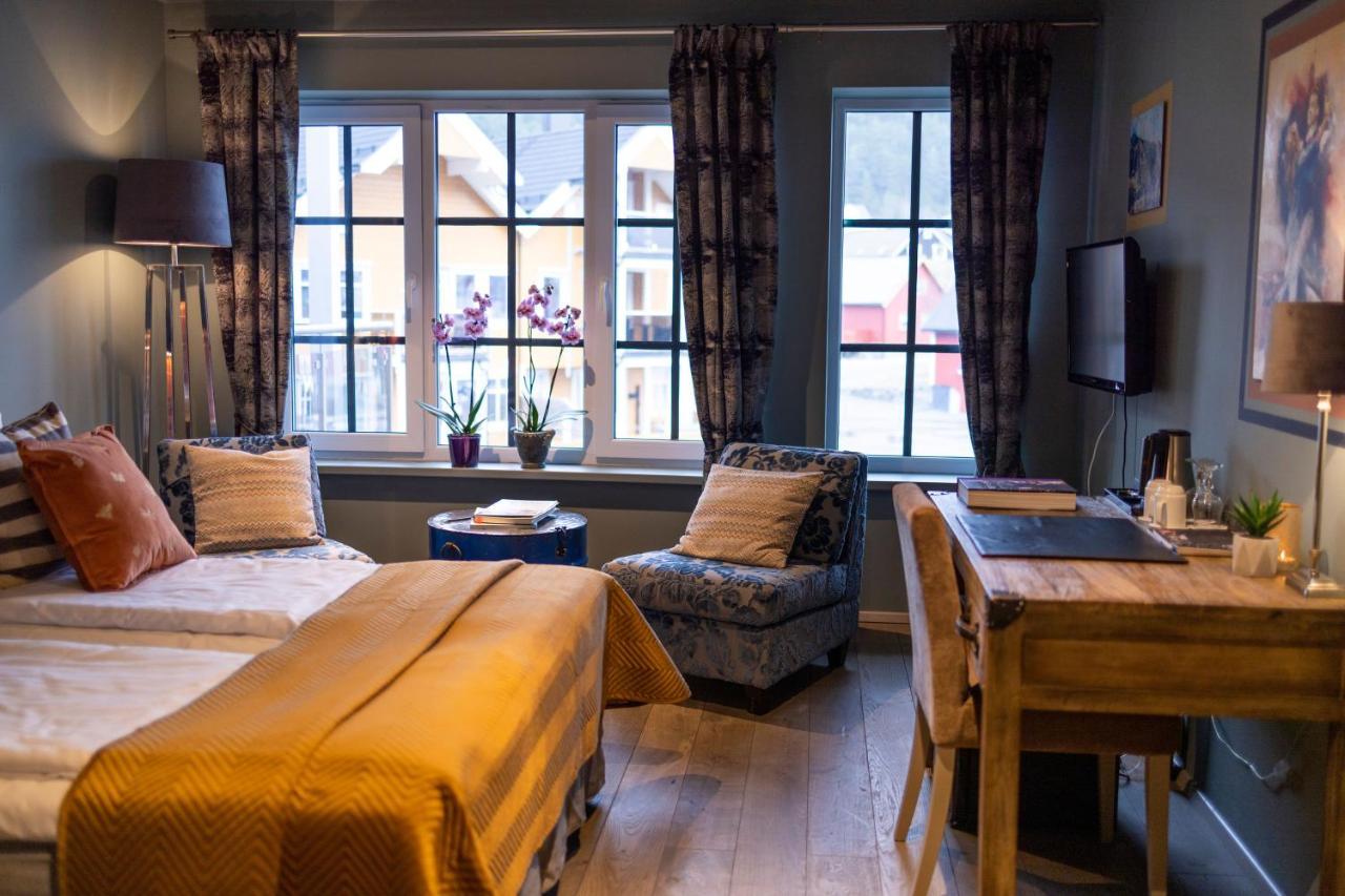 Knutholmen Hotell Kalvåg Exteriör bild