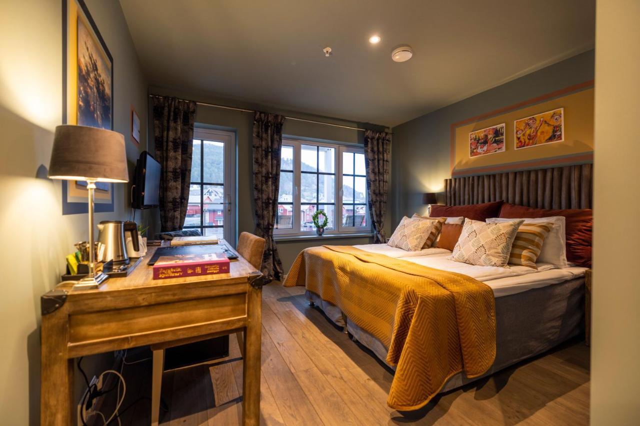 Knutholmen Hotell Kalvåg Exteriör bild