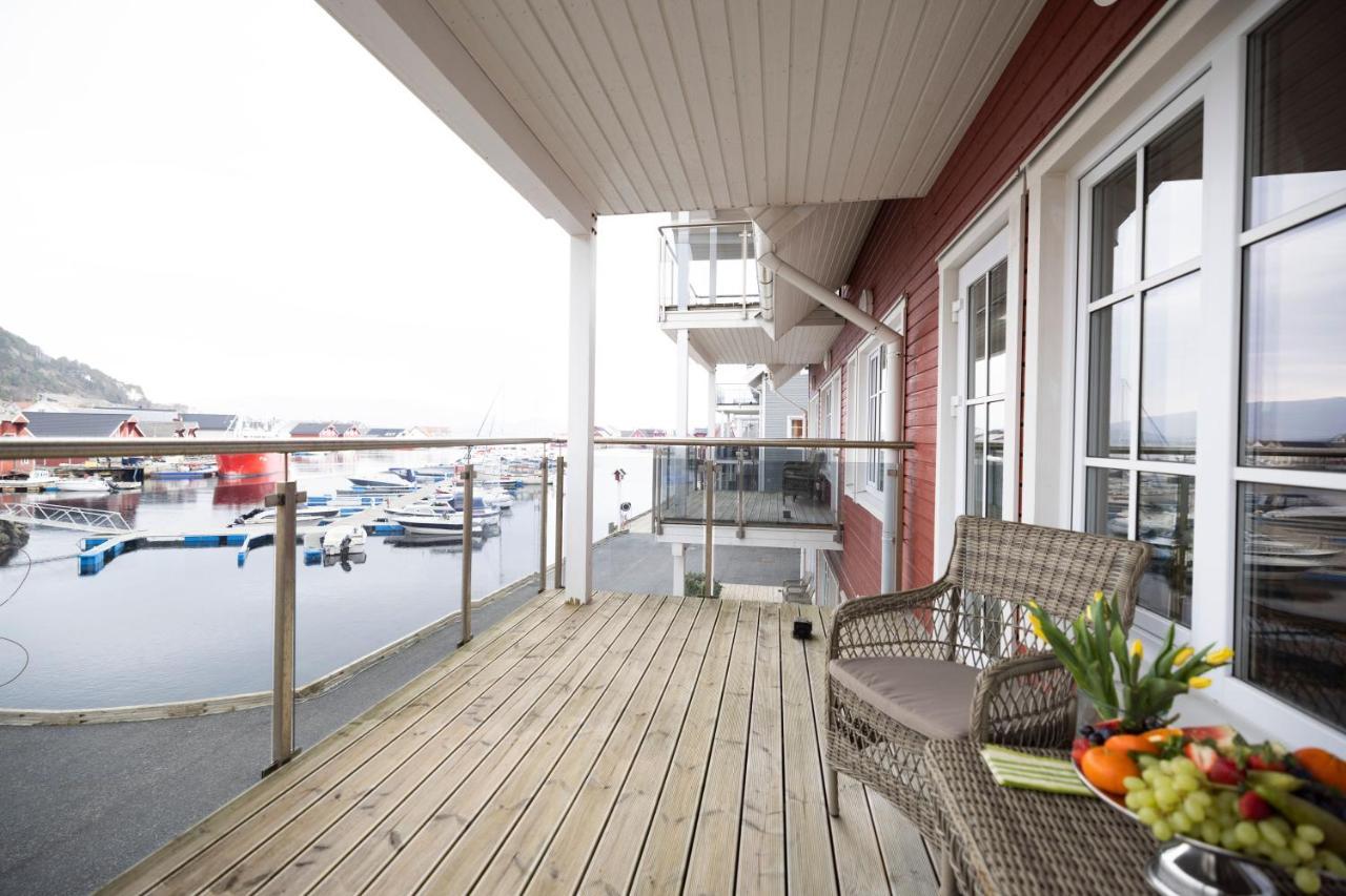 Knutholmen Hotell Kalvåg Exteriör bild