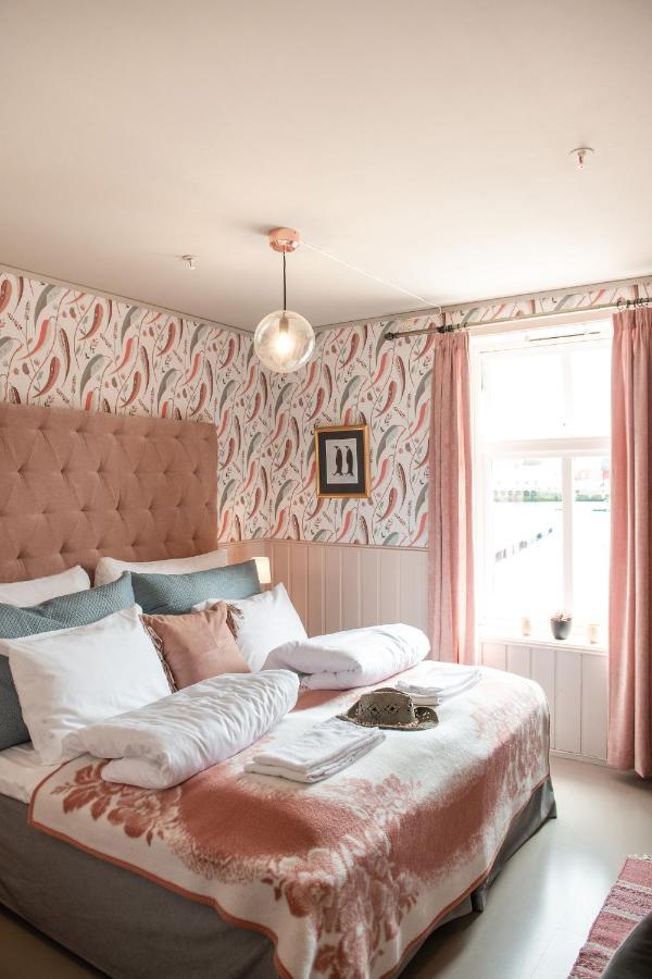 Knutholmen Hotell Kalvåg Exteriör bild