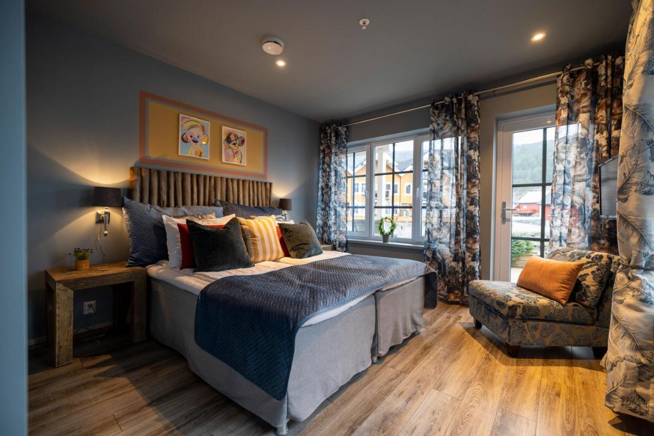 Knutholmen Hotell Kalvåg Exteriör bild