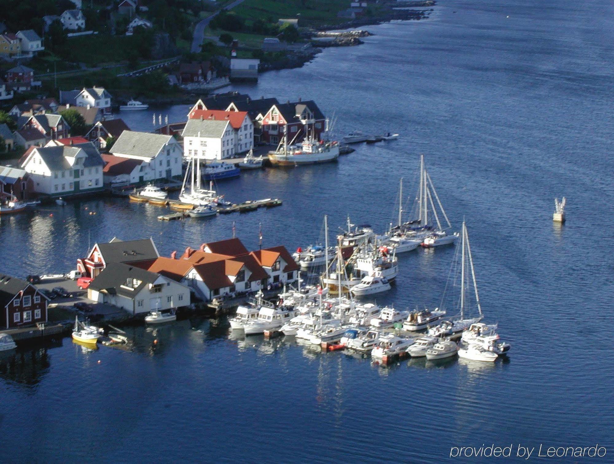 Knutholmen Hotell Kalvåg Exteriör bild